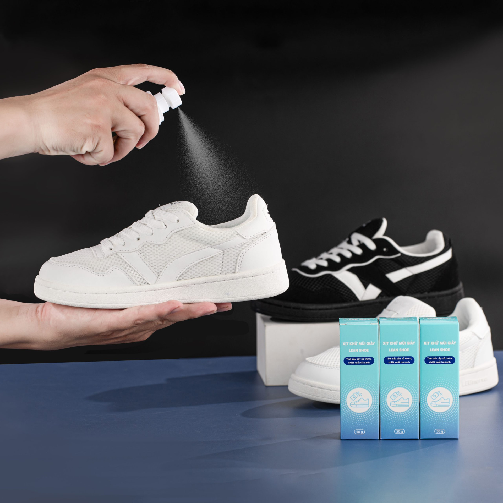 Xịt Lean Shoe lên giày sneaker trắng